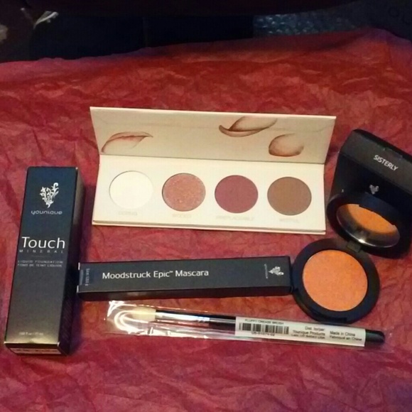 Younique Beloved bundle - Picture 1 of 3